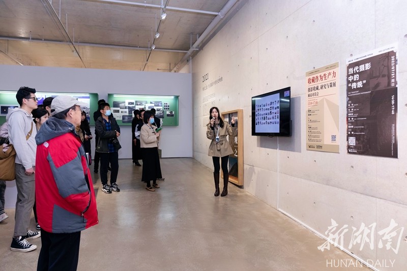 《“谢子龙影像艺术馆馆藏展”文献展（2017-2023）》开幕