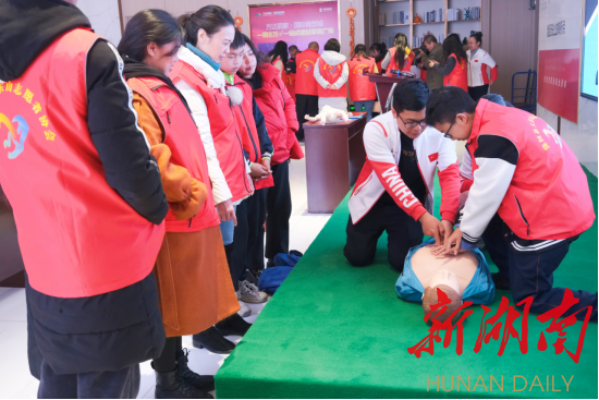 隆回县人民医院联合大东山志愿者协会开展志愿服务技能培训