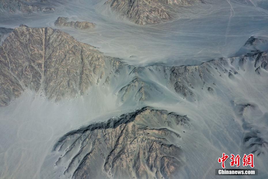 航拍青海茫崖“人間月球”黑獨(dú)山