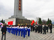 缅怀革命英烈 传承长征精神——河西小学党支部开展清明祭扫主题党日活动