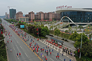 2023洪江黔阳古城半程马拉松比赛结果出炉，有公司给男子组、女子组冠军各赞助一头香猪