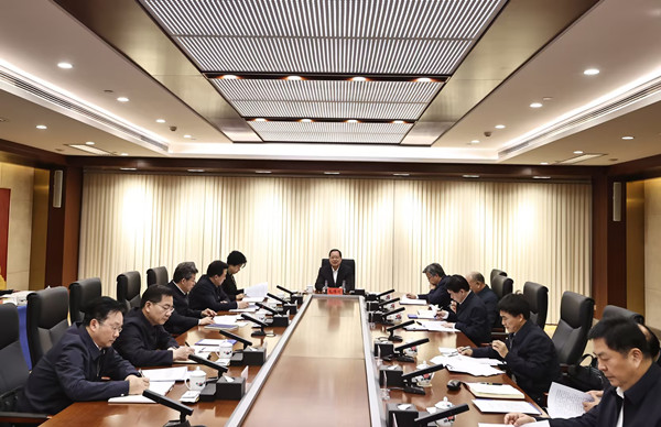 毛伟明主持省政府党组会议部署主题教育工作