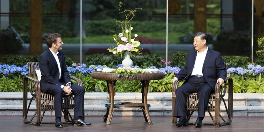 习近平同法国总统马克龙在广州非正式会晤