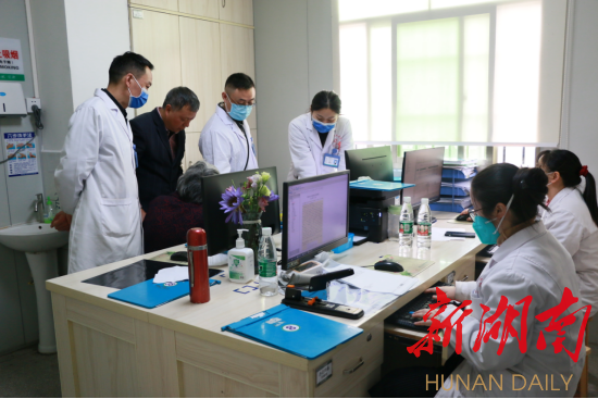 隆回县人民医院下乡开展义诊及教学查房活动