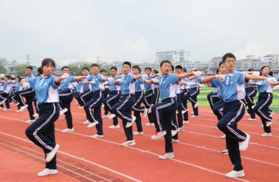 龙山县第二中学体操比赛展风采