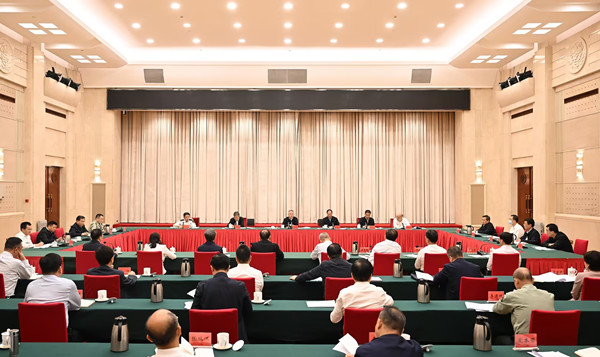 沈晓明：坚持“两个服务”方针 实现经济社会发展和退役军人工作互促并进