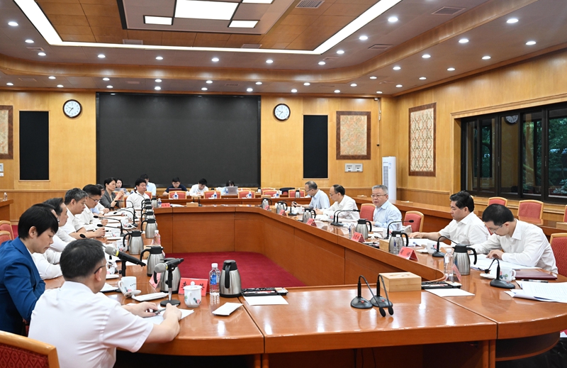 沈晓明主持召开专题调研座谈会：培养造就一支堪当重任善作善成的干部队伍