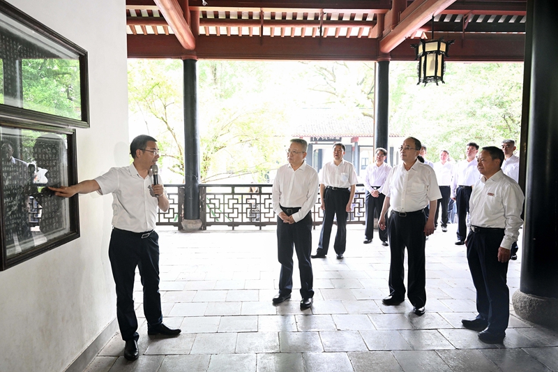 十二届省委理论学习中心组在岳麓书院开展集体学习 沈晓明主持并作总结讲话