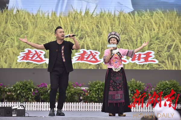 推动茶文旅融合高质量发展 第三届中国·张家界莓茶文化节开幕