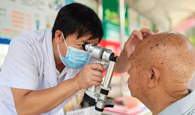 宁远县中医医院走进九嶷山瑶族乡开展全国爱眼日健康知识讲座及义诊活动 - 乡村动态 - 乡村振兴 - 华声在线