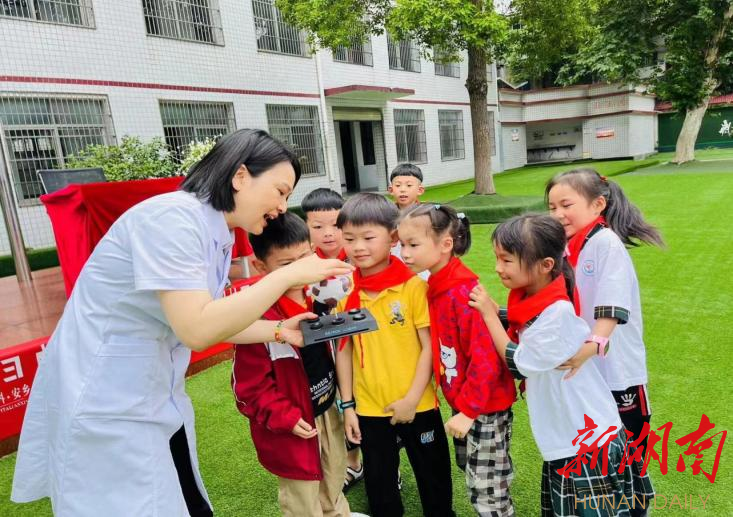 半岛网址安乡县昌颐小学：养成好习惯 世界多“睛”彩(图1)