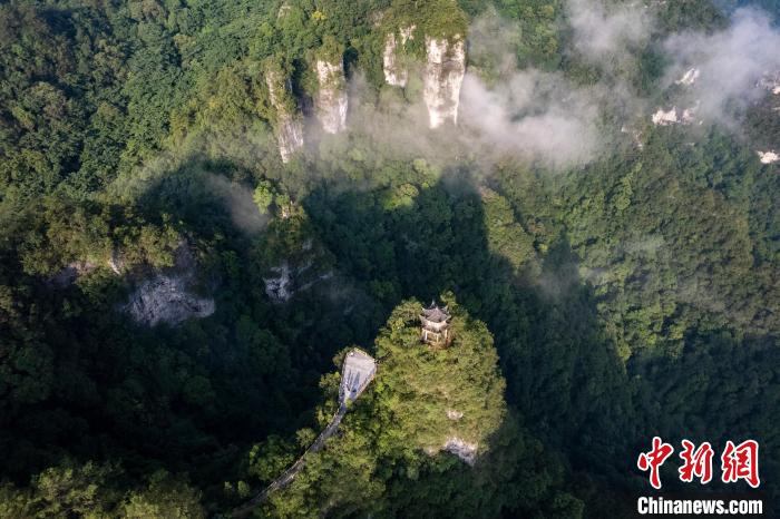 貴州施秉：云臺(tái)山云海美若仙境