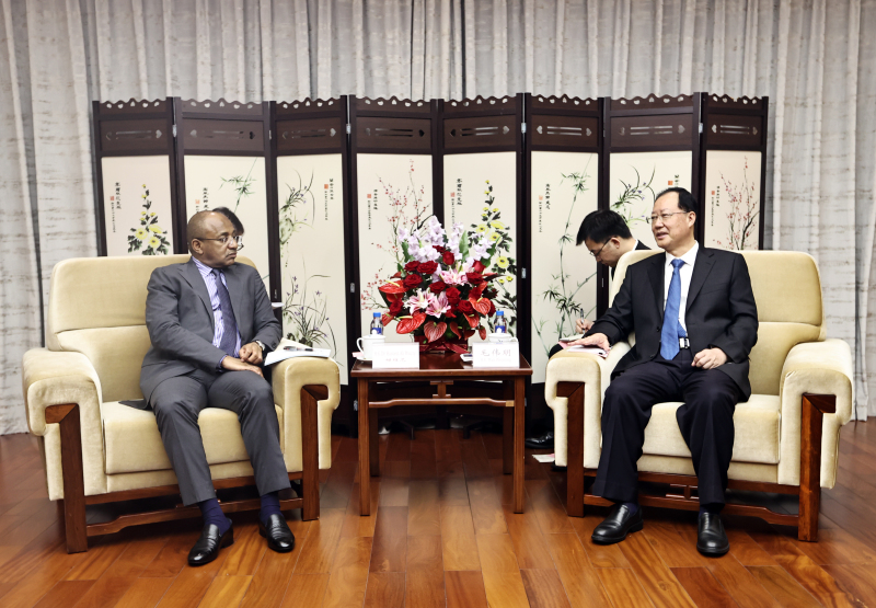 毛伟明会见坦桑尼亚桑给巴尔总统