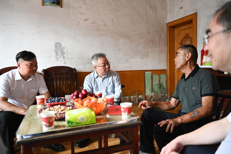 沈晓明毛伟明毛万春等省领导分别走访慰问老党员困难党员