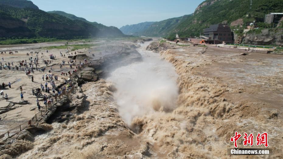 黄河壶口瀑布水量大增 再现壮美瀑布群景观