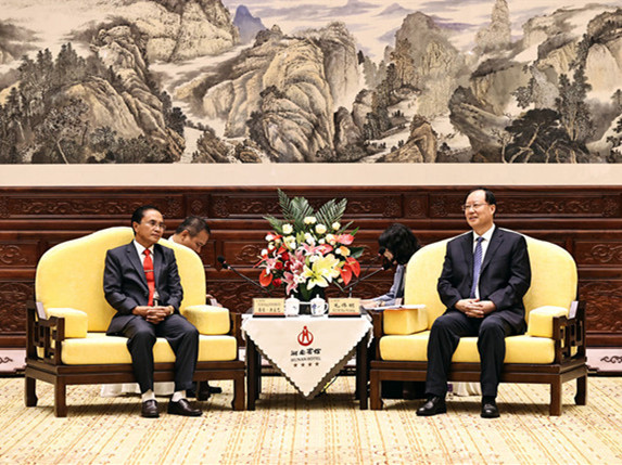 毛伟明会见老挝客人