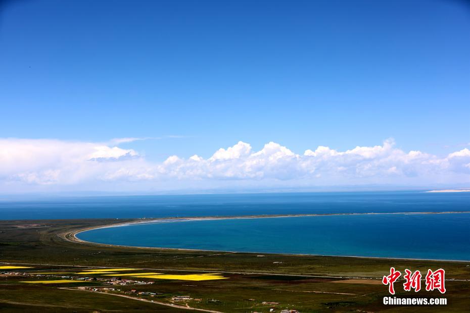 “高原藍寶石”青海湖 碧水藍天美如畫