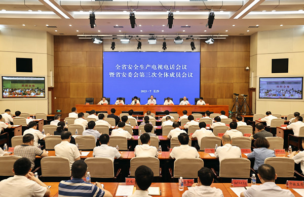 毛伟明：对党忠诚 对人民负责 对生命敬畏 全力以赴打赢安全生产翻身仗