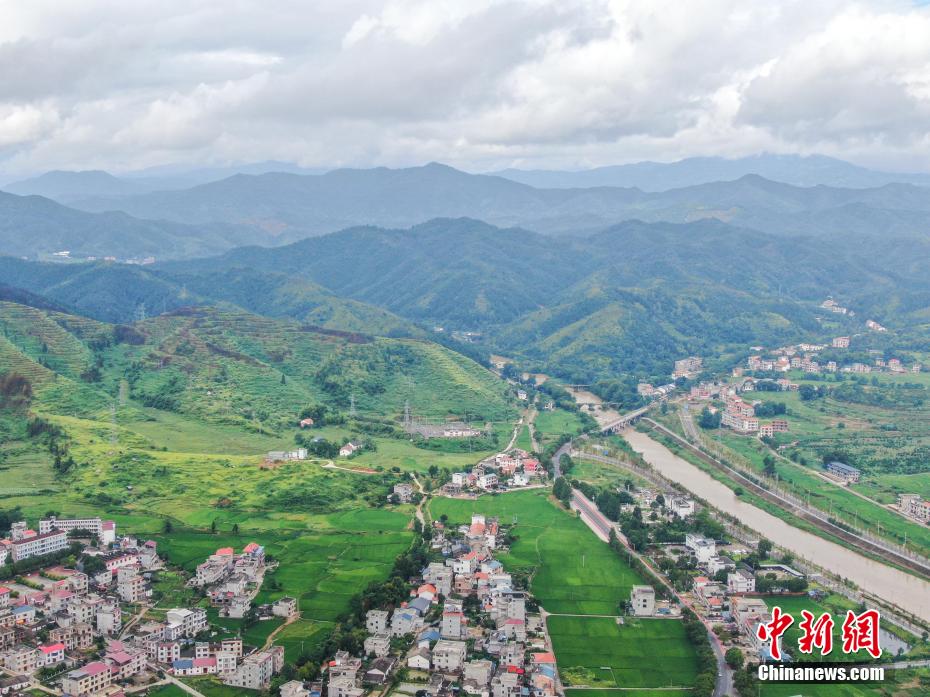 江西遂川草林鎮(zhèn)：“紅色旅游+綠色產(chǎn)業(yè)+大地藝術”模式助力鄉(xiāng)村振興