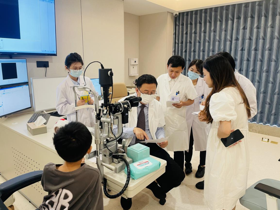 国内知名神经眼科专家魏世辉教授莅临我院开展疑难病例会诊及学术讲座