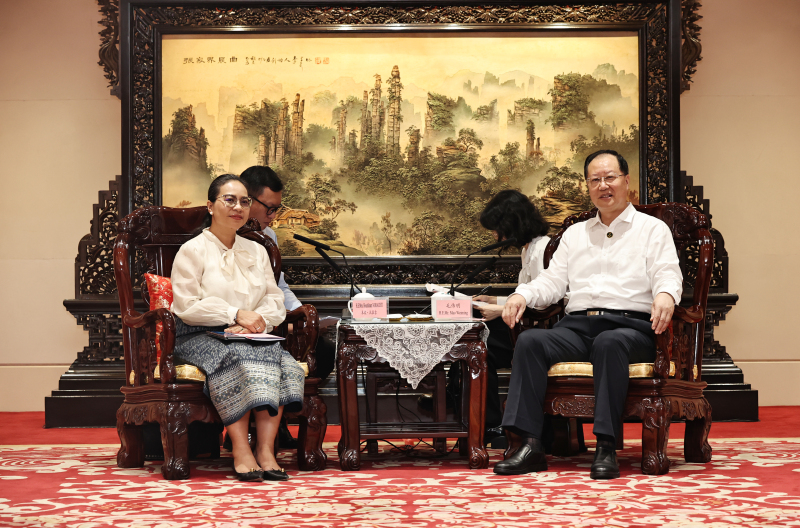 毛伟明会见老挝客人