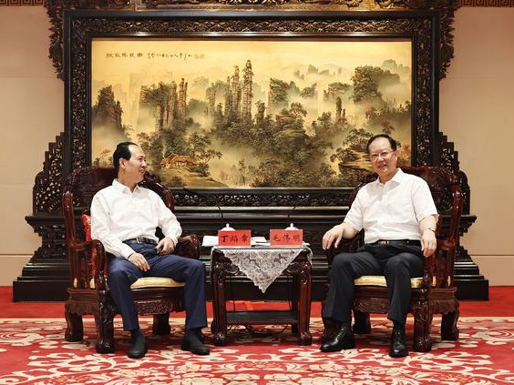 毛伟明与中国电建董事长座谈