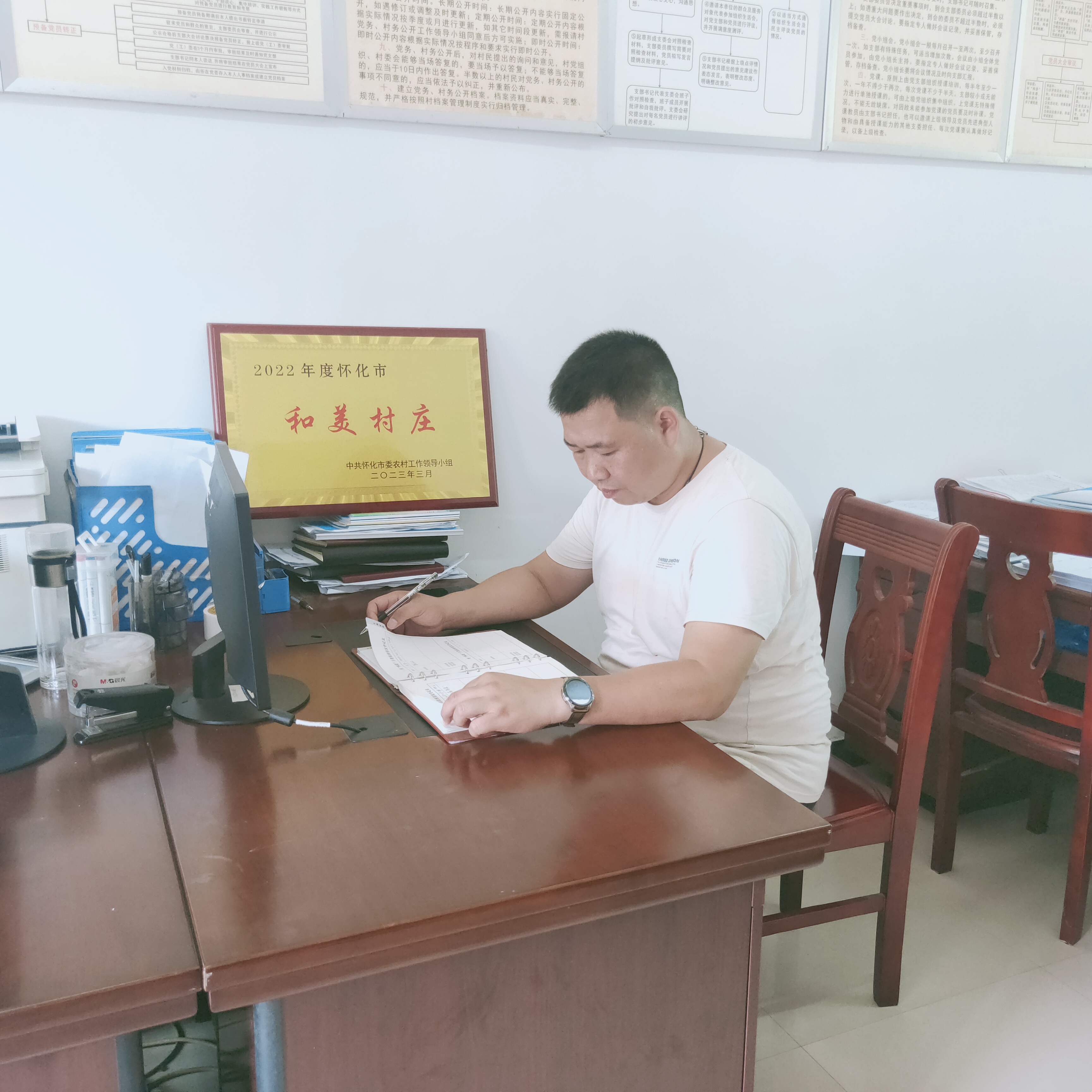 地连村里笑声朗——记通道侗族治县菁芜洲镇地连村村党支部书记禹玉酉
