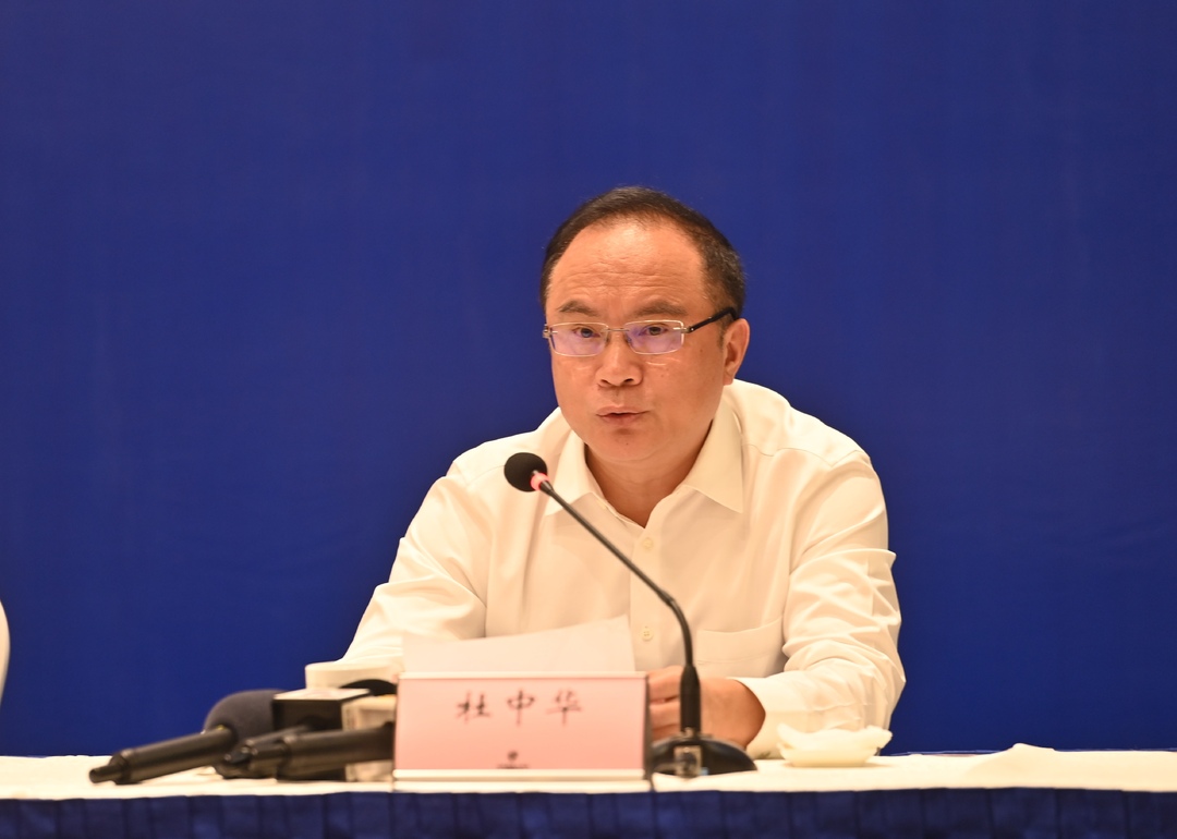 和扩大消费的若干政策措施新闻发布会省发改委党组成员,副主任杜中华