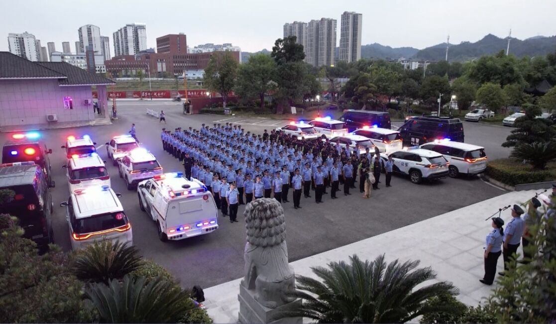 警营添“新甲” 蓄力再出发 永定公安举行新警车发放仪式