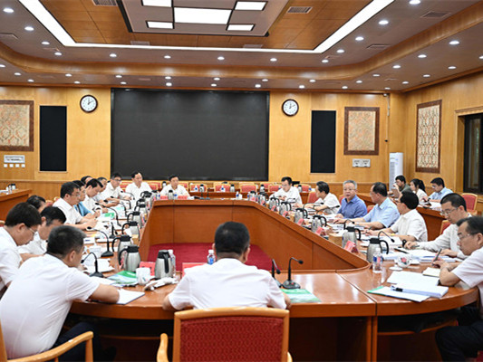 沈晓明主持召开花垣县“锰三角”矿业污染综合整治工作专题会议