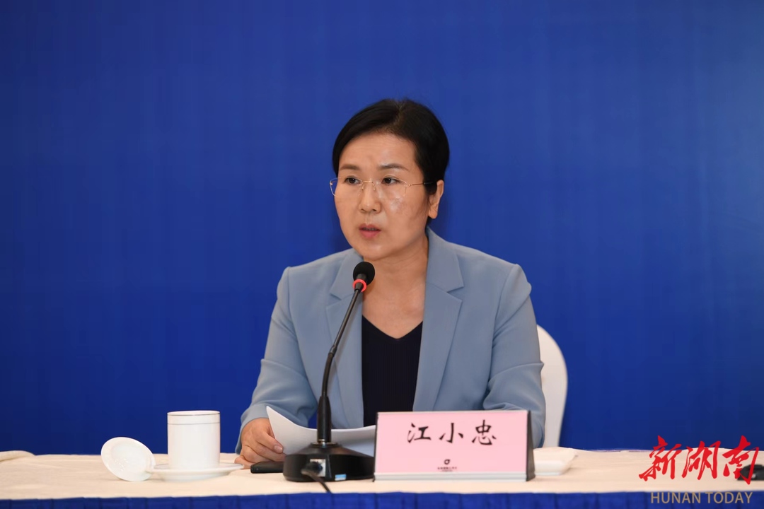 株洲市委常委,宣传部长江小忠回答记者提问:直播员09-19 11:07新华社