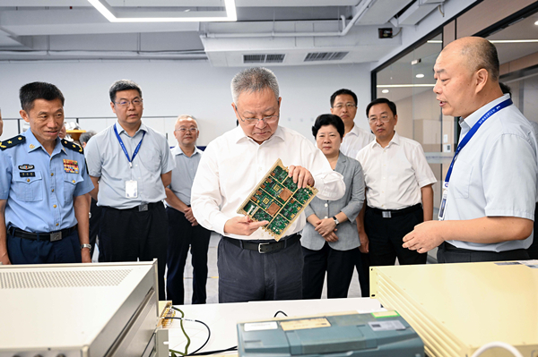 沈晓明调研北斗产业发展：强化科技和制度创新 做精做实应用场景