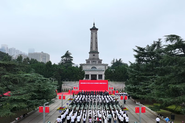湖南省暨长沙市烈士纪念日向英雄烈士敬献花篮仪式举行