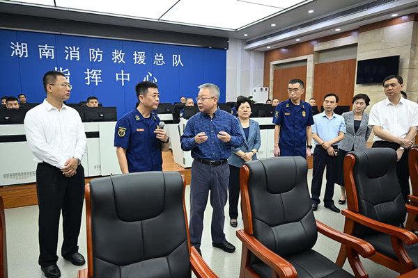 沈晓明在长沙检查节日期间城市安全运行情况