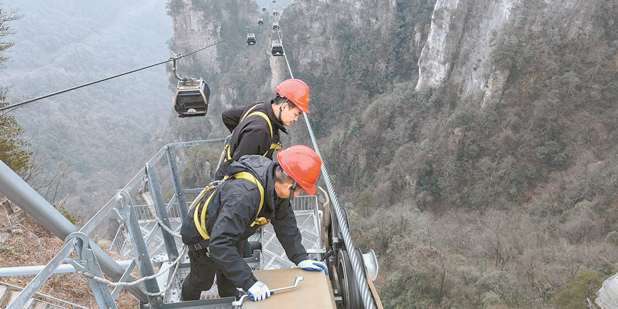 坚守一线 服务游客