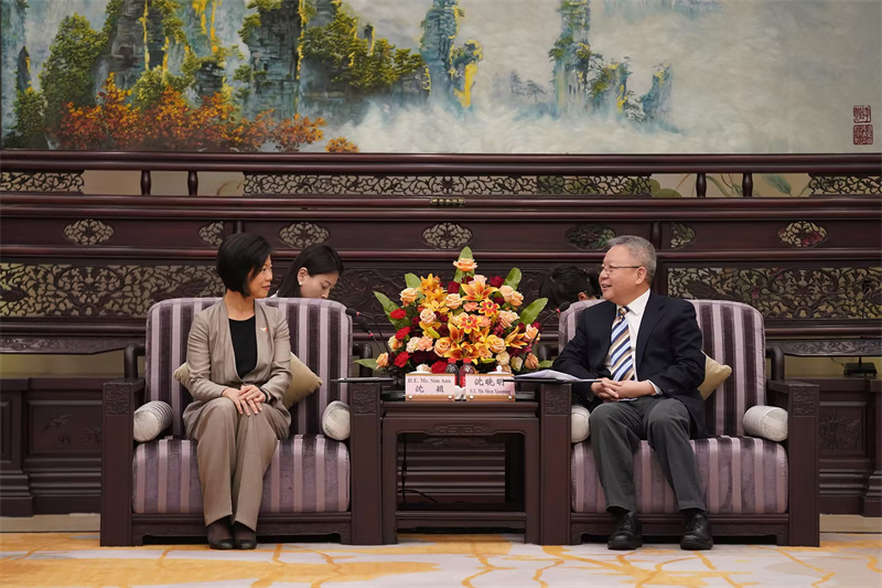 沈晓明会见沈颖一行