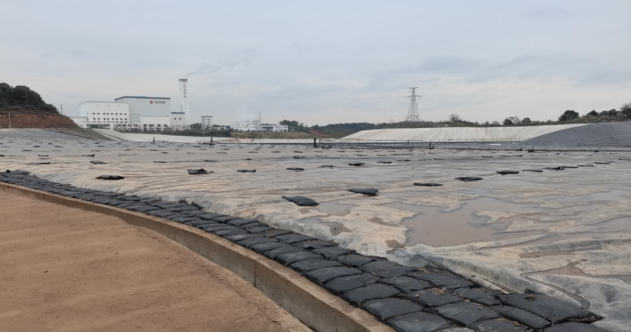 衡南城管:县生活垃圾填埋场简易封场工程完工,为优化营商环境注入新