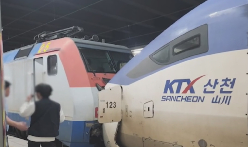 韩国首尔两辆火车相撞