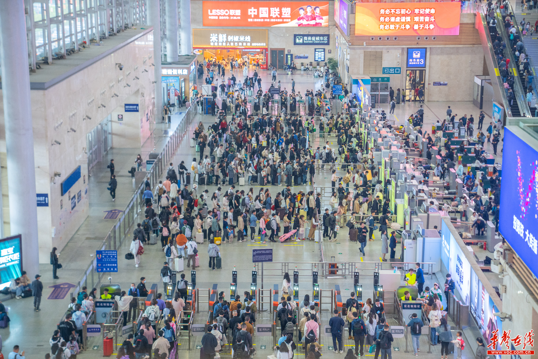 最强运力保障旅客出行 五一期间广铁动车组列车全部上线