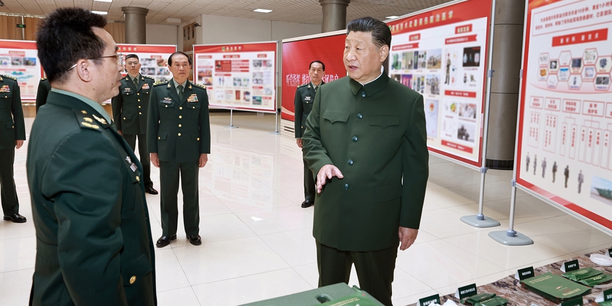 习近平视察陆军军医大学