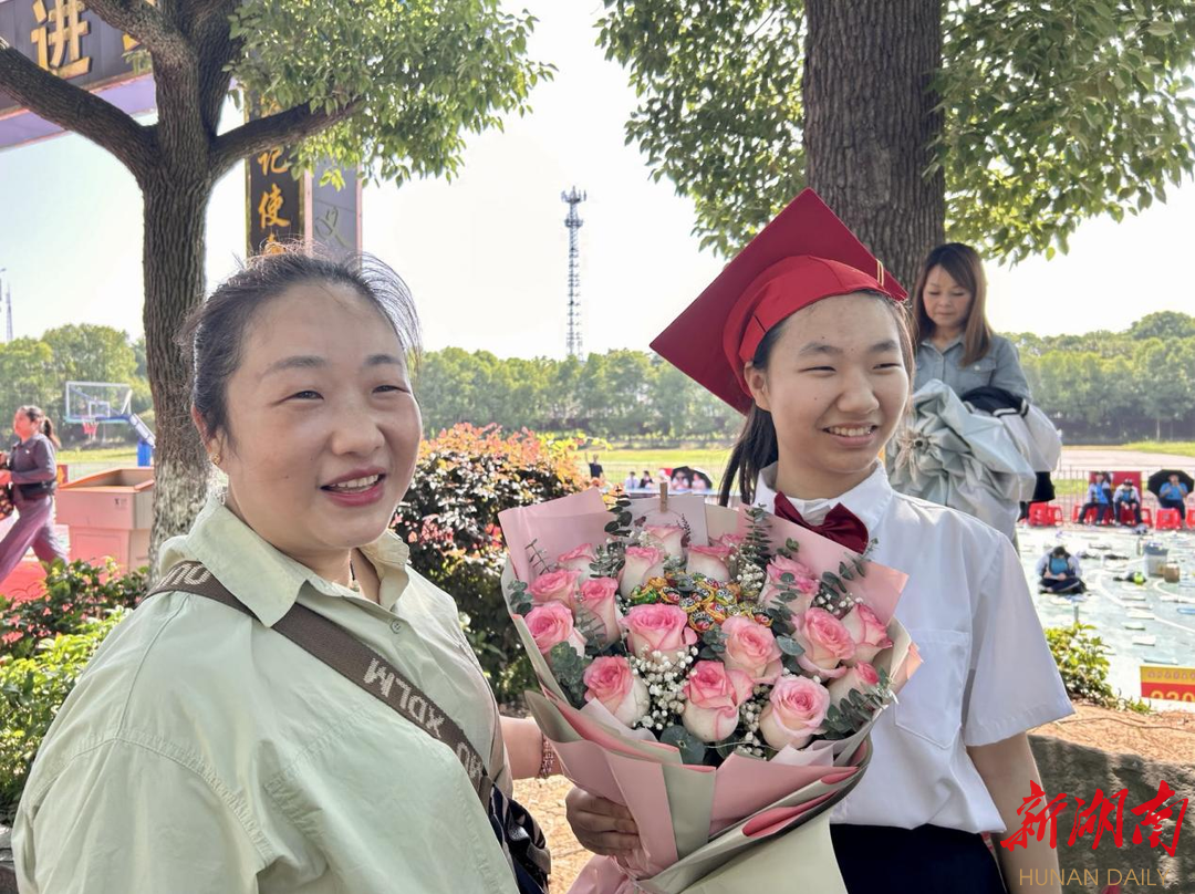 安乡五中旨在通过这些新颖的,有意义的形式拓宽学生成长视野,塑造学生