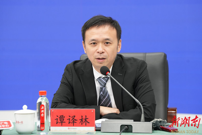 出席并发布新闻敬请关注记者于淼摄影李健邹尚奇编辑洪晓懿视觉周子