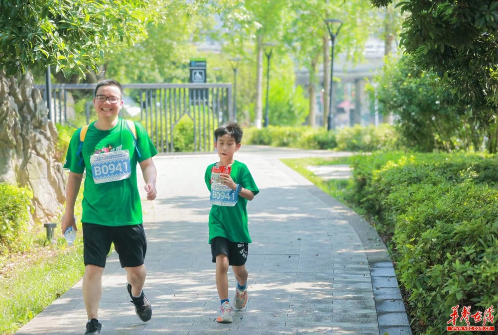 这是一场小型的城市漫步,从鸭嘴公园,到浏阳河畔,从三馆一厅,到湘江