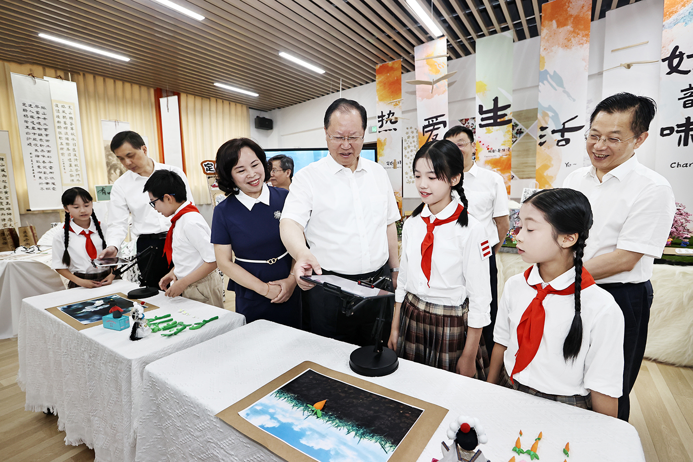 毛伟明“六一”前夕看望少年儿童：放飞梦想 快乐成长 做明天的接班人未来的主力军