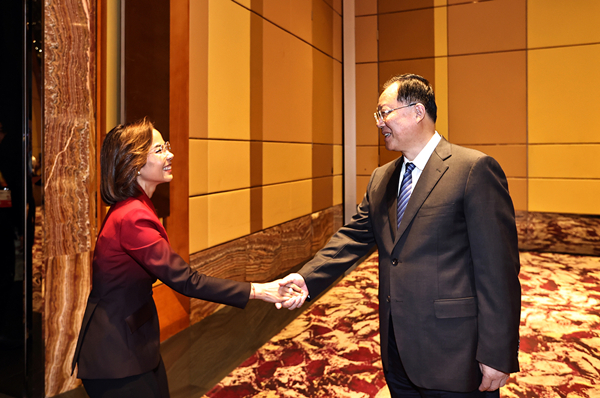 毛伟明会见泰国工业部代表团