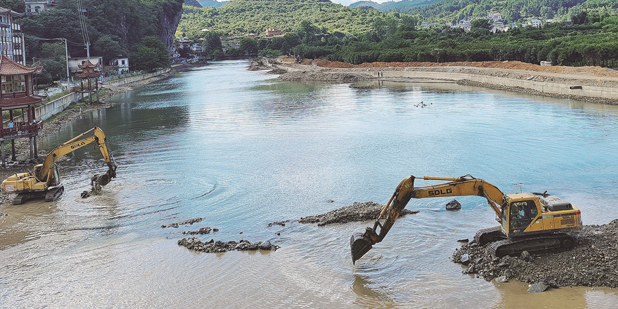 疏浚河道促行洪