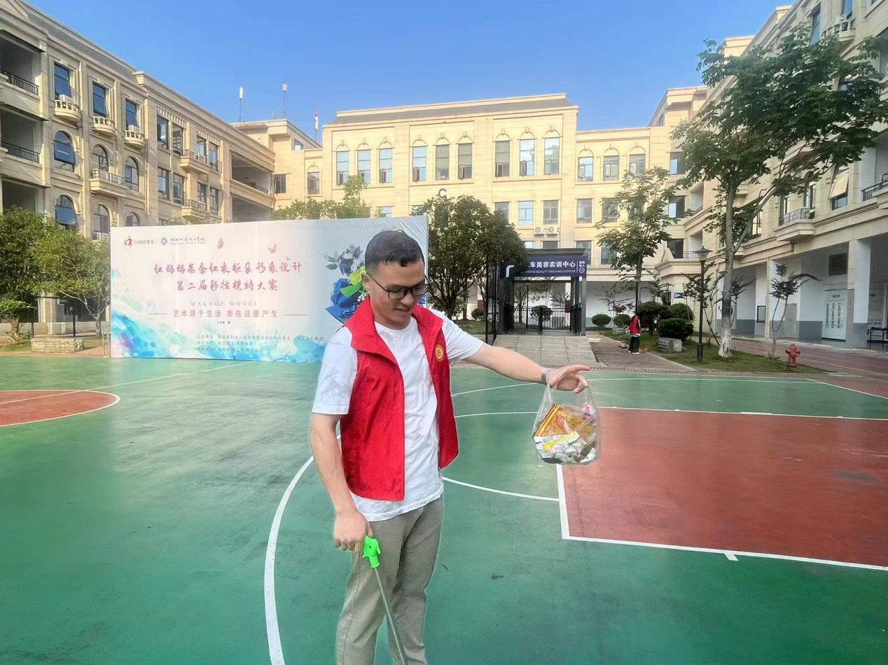 一棵树的扎根——湖南大汉技工学校杨孟熊的党员本色 - 华声在线