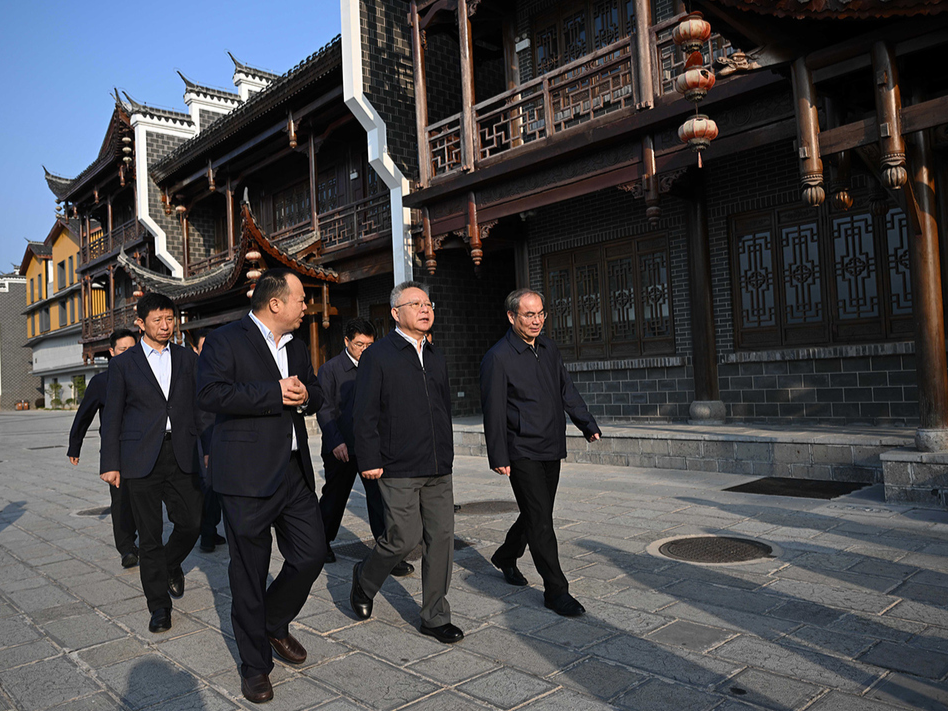 沈晓明调研张家界经济社会发展情况