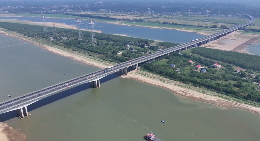 “水陸空”立體游，過癮洪家洲