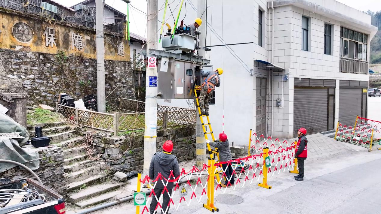 国网保靖县供电公司：精准消缺 全力保障节日期间电力安全可靠供应 - 乡村动态 - 乡村振兴 - 华声在线